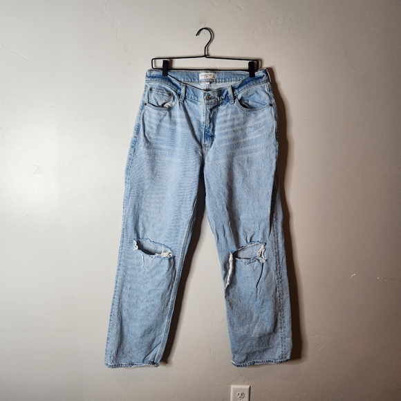 Abercrombie & Fitch Denim - Abercrombie & Fitch Curve Love The Baggy Low Rise Distressed Size 30/10